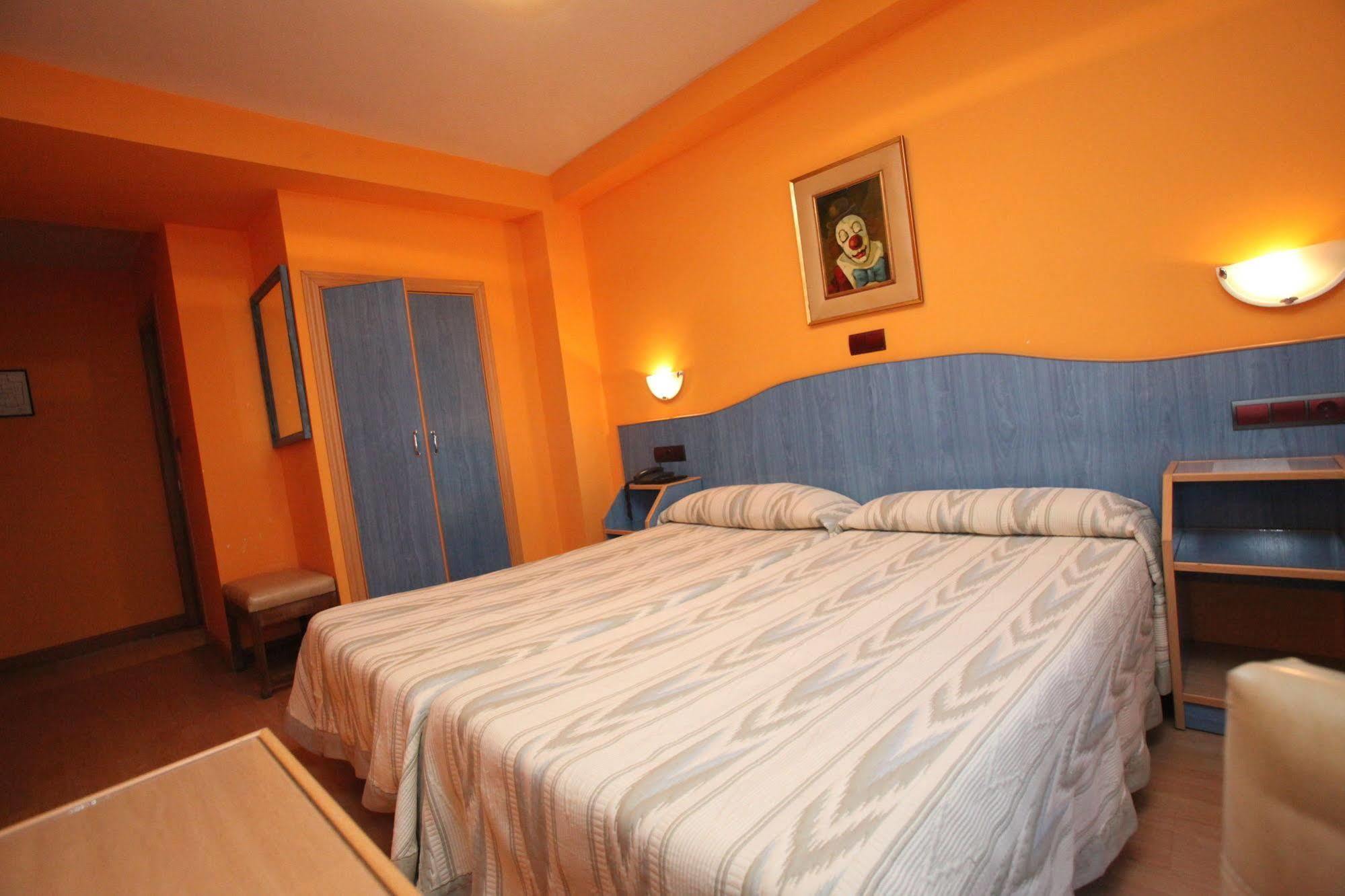 Hostal Don Suero León Buitenkant foto