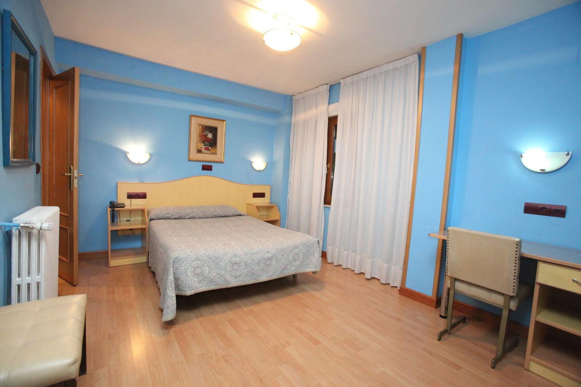 Hostal Don Suero León Buitenkant foto
