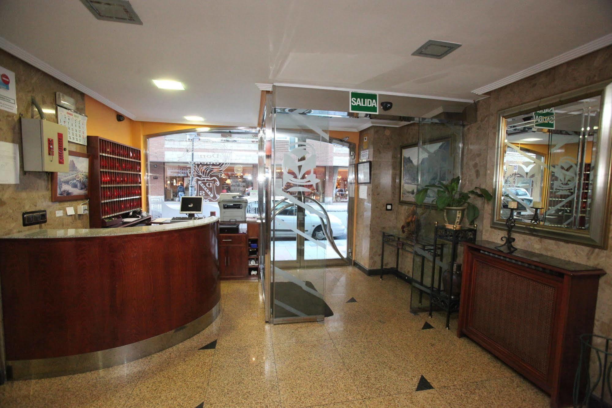 Hostal Don Suero León Buitenkant foto