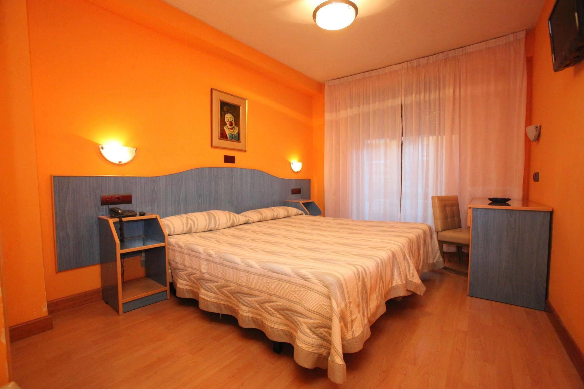 Hostal Don Suero León Buitenkant foto