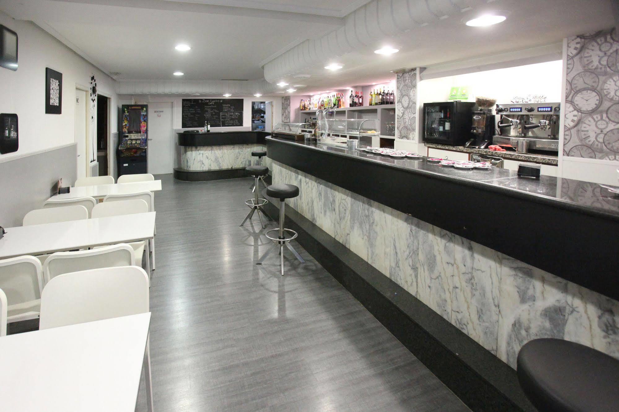 Hostal Don Suero León Buitenkant foto